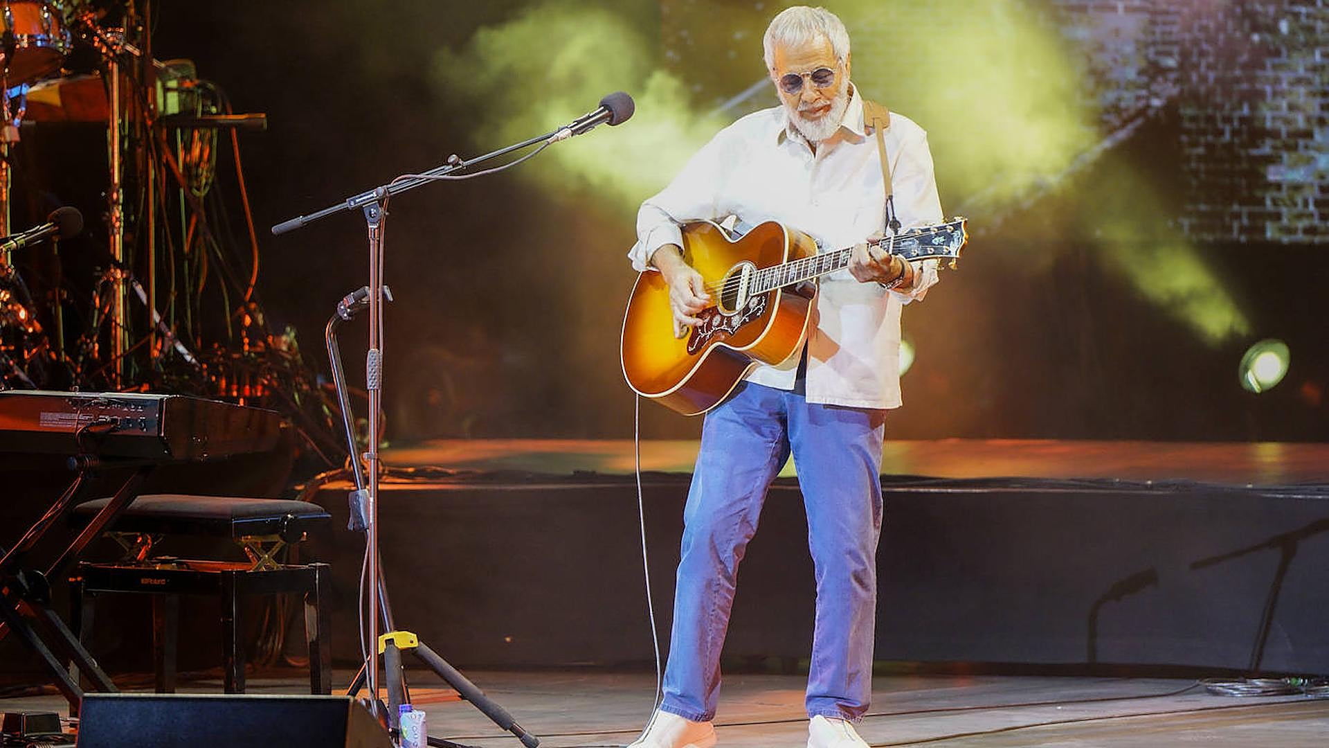 Cat Stevens canta un par de verdades en la apertura del festival